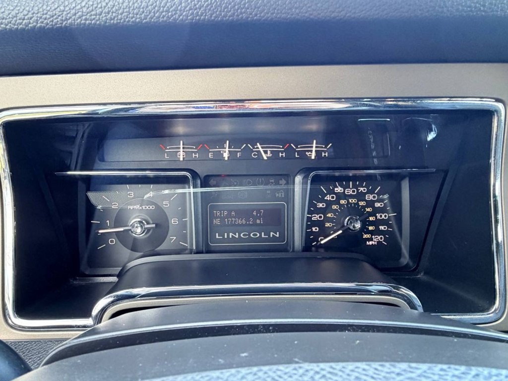 2014 Lincoln Navigator Image 25