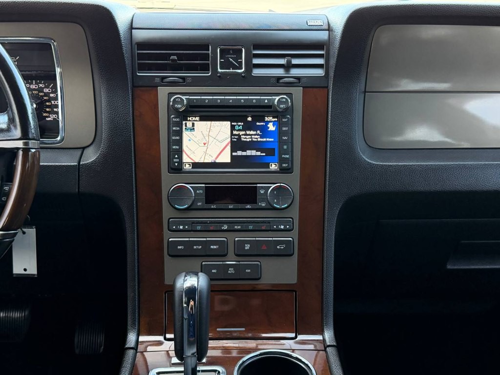 2014 Lincoln Navigator Image 26