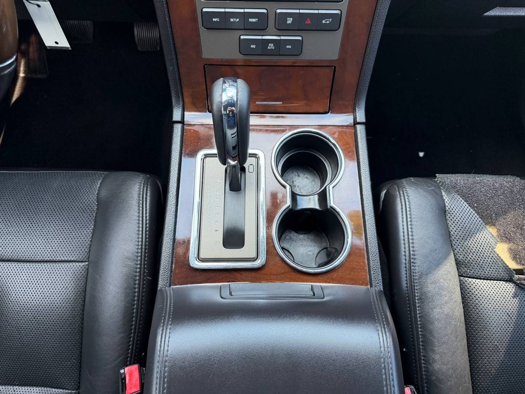 2014 Lincoln Navigator Image 32