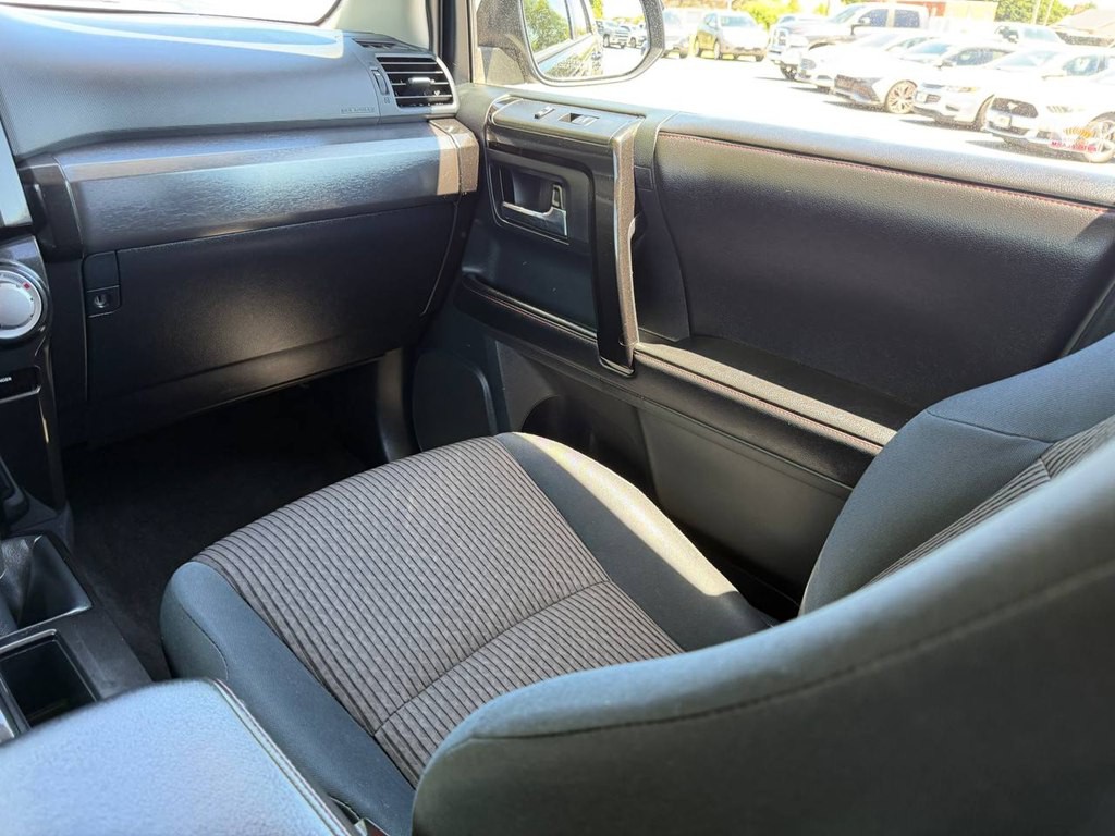 2015 Toyota 4Runner Image 31