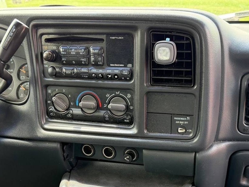 1999 Chevrolet Silverado 1500 Image 9