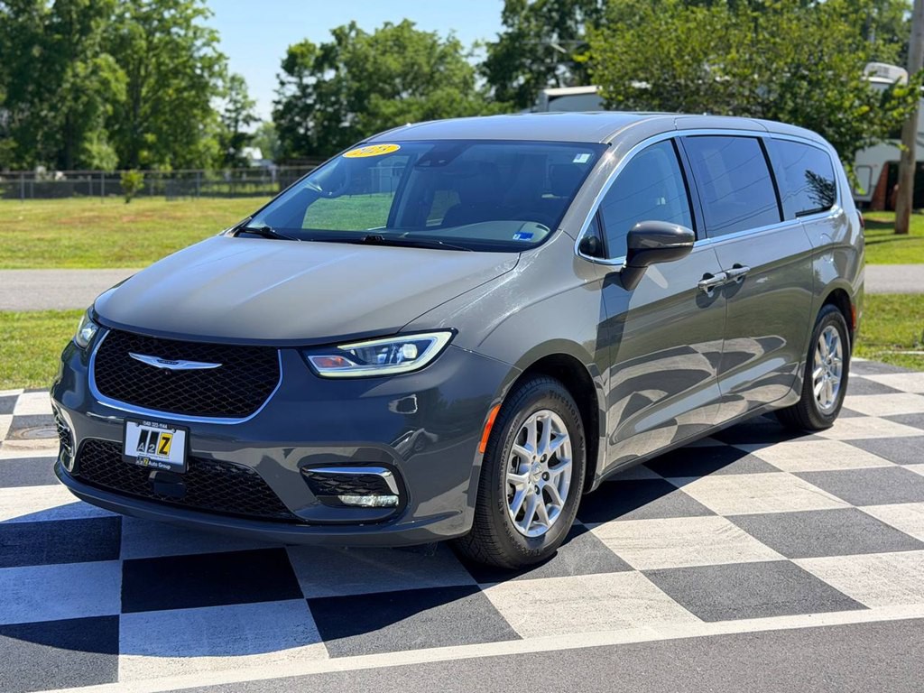 2023 Chrysler Pacifica Image 2
