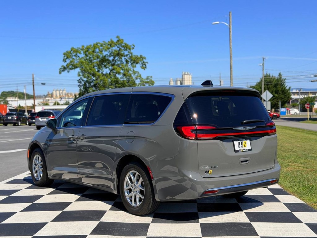 2023 Chrysler Pacifica Image 7