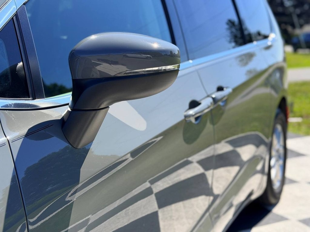 2023 Chrysler Pacifica Image 12