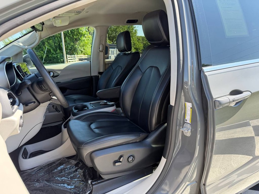 2023 Chrysler Pacifica Image 18