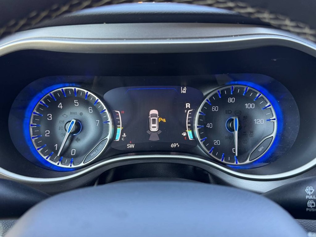 2023 Chrysler Pacifica Image 25