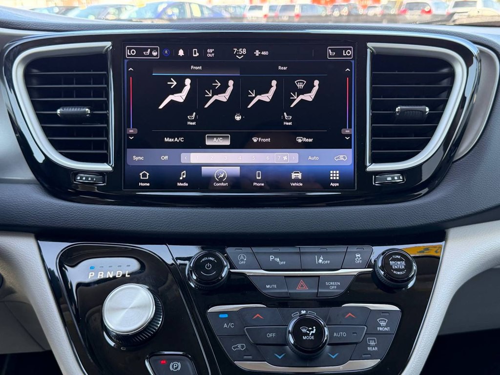 2023 Chrysler Pacifica Image 29