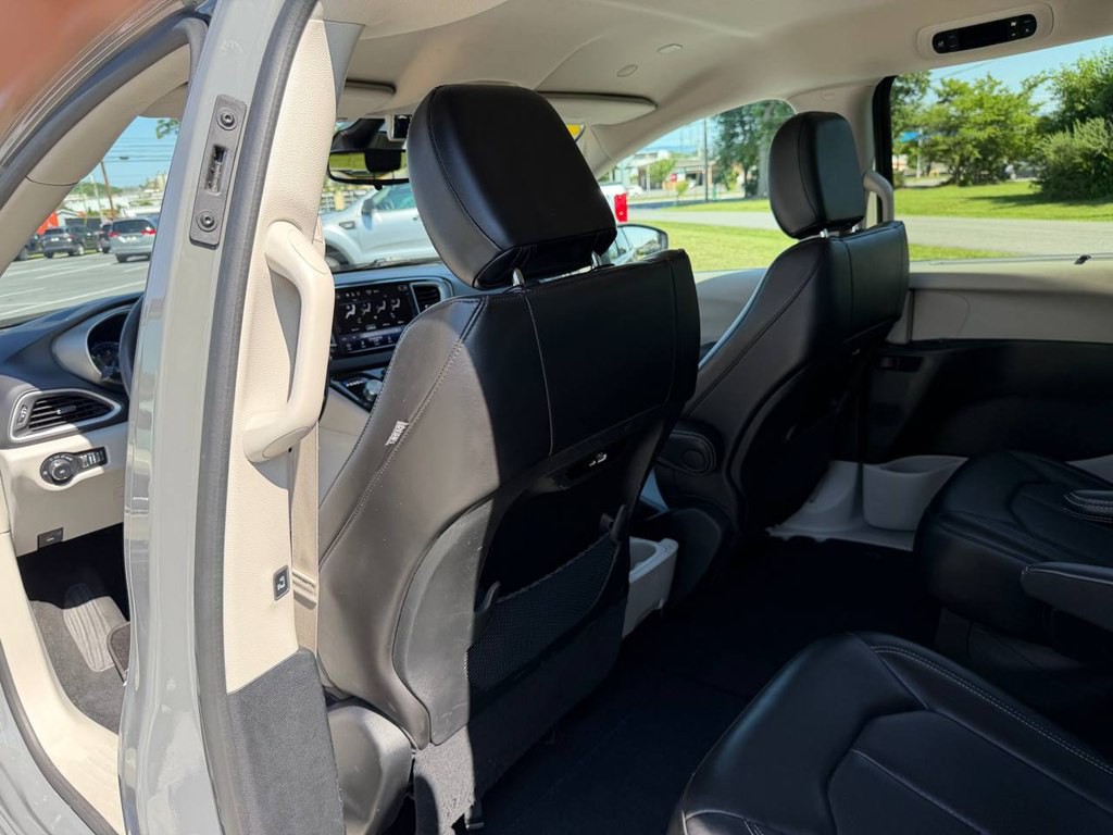 2023 Chrysler Pacifica Image 37