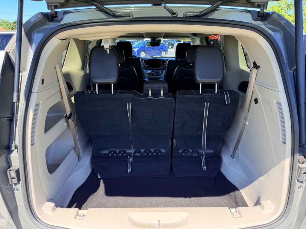 2023 Chrysler Pacifica Image 42