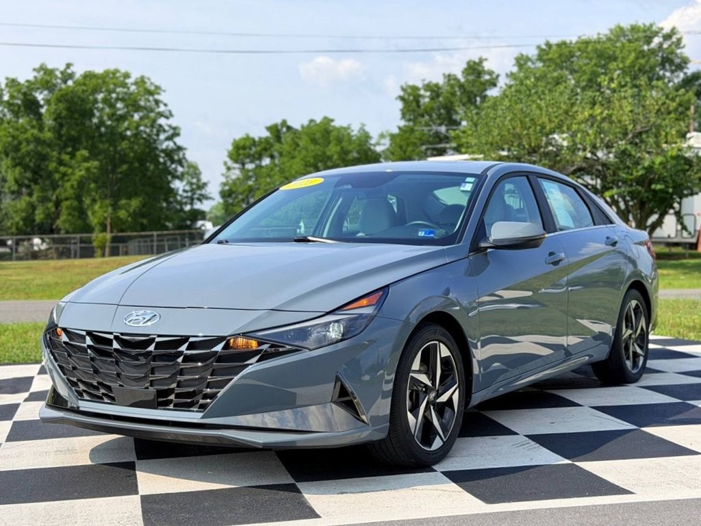 2023 Hyundai Elantra Image 2