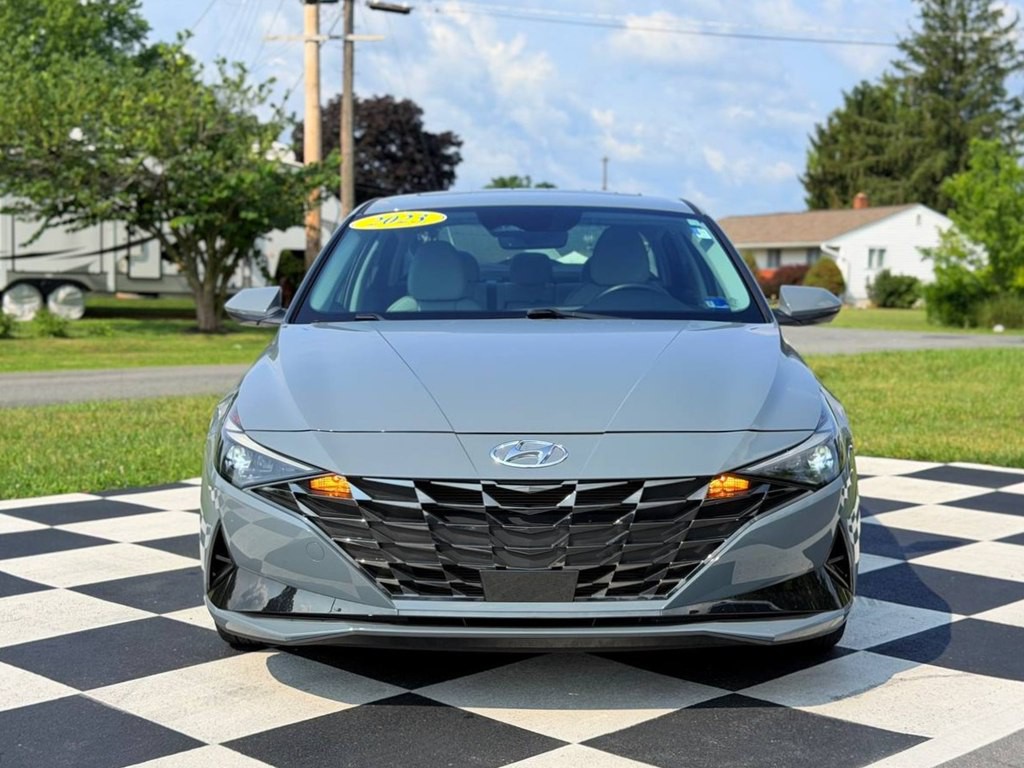 2023 Hyundai Elantra Image 3