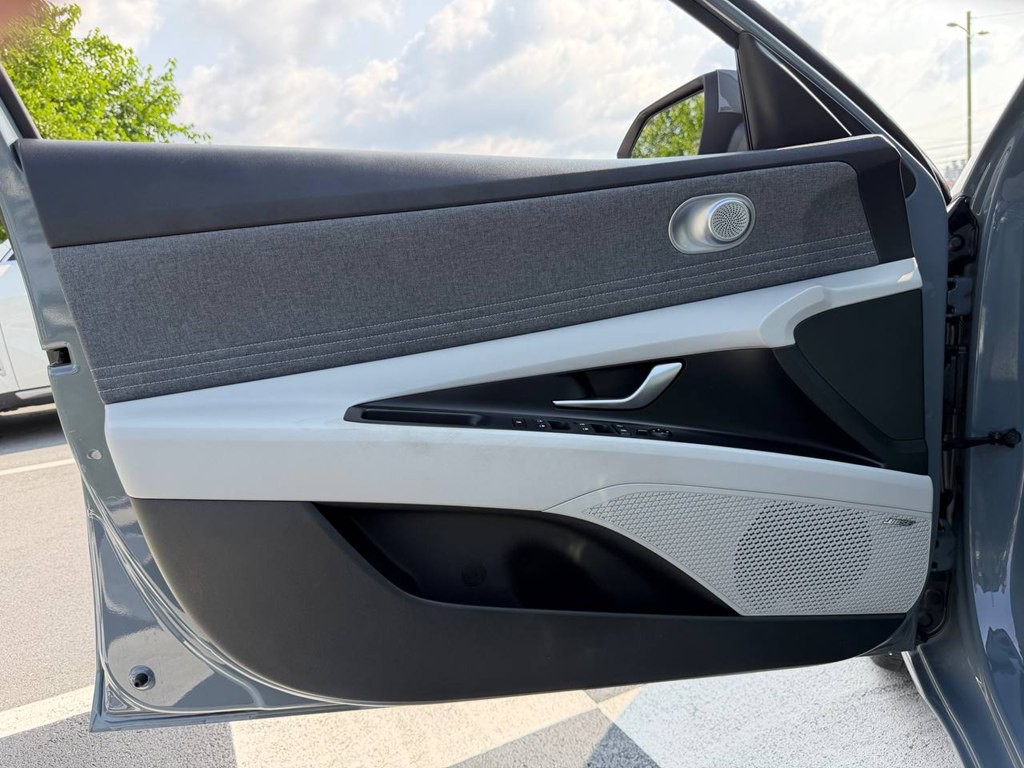 2023 Hyundai Elantra Image 16