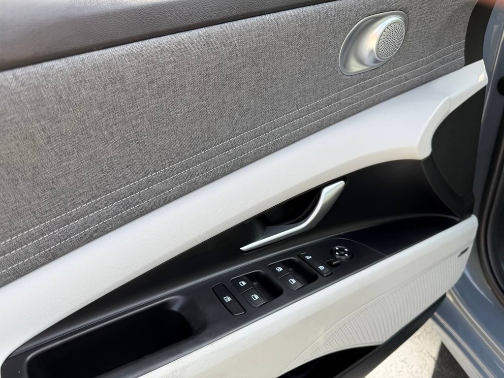 2023 Hyundai Elantra Image 17