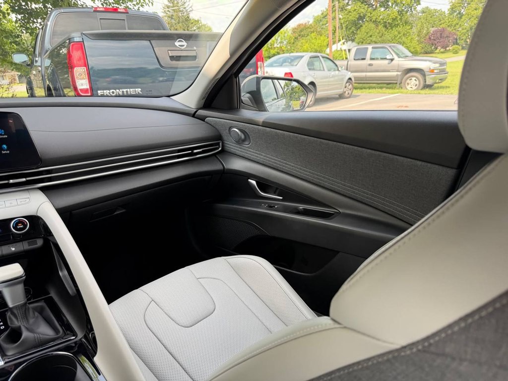 2023 Hyundai Elantra Image 38