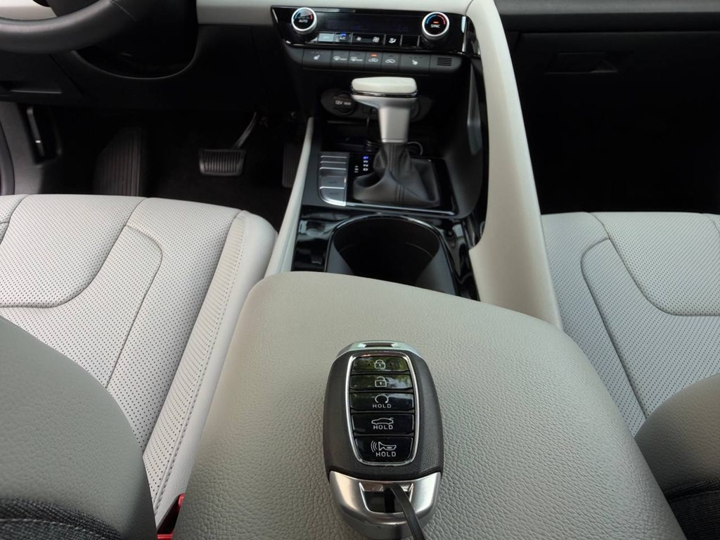 2023 Hyundai Elantra Image 48