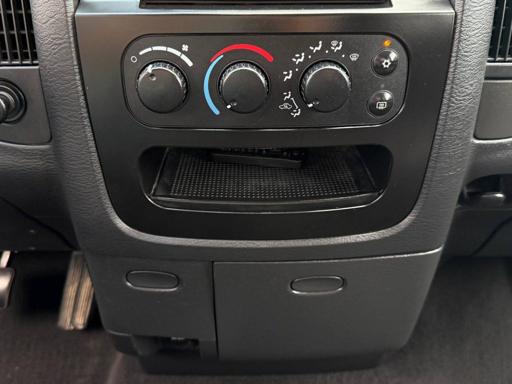 2004 Dodge Ram 2500 Image 25
