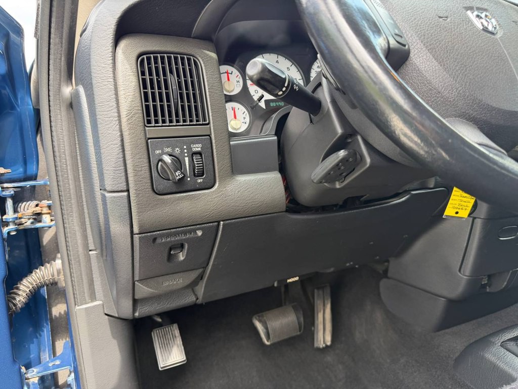 2004 Dodge Ram 2500 Image 30