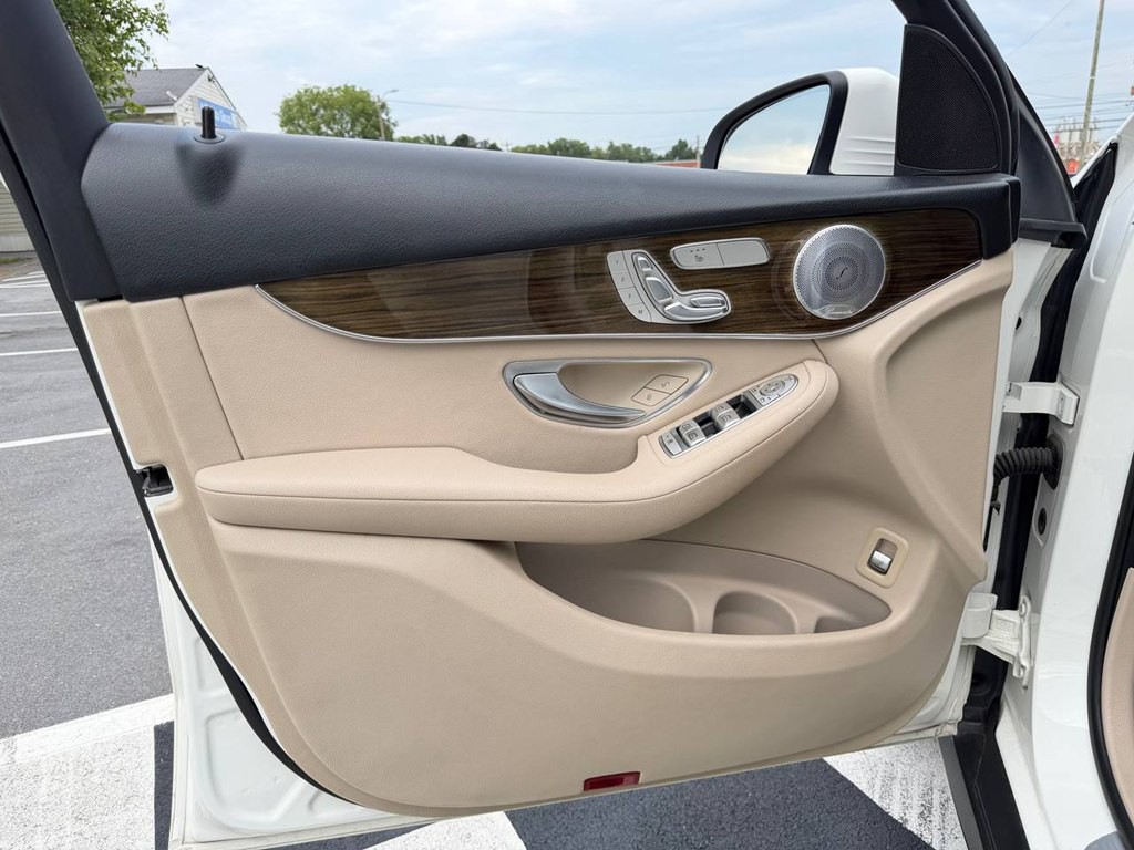 2018 Mercedes-Benz GLC-Class Image 16