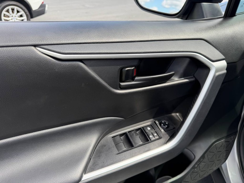 2023 Toyota Rav4 Image 17