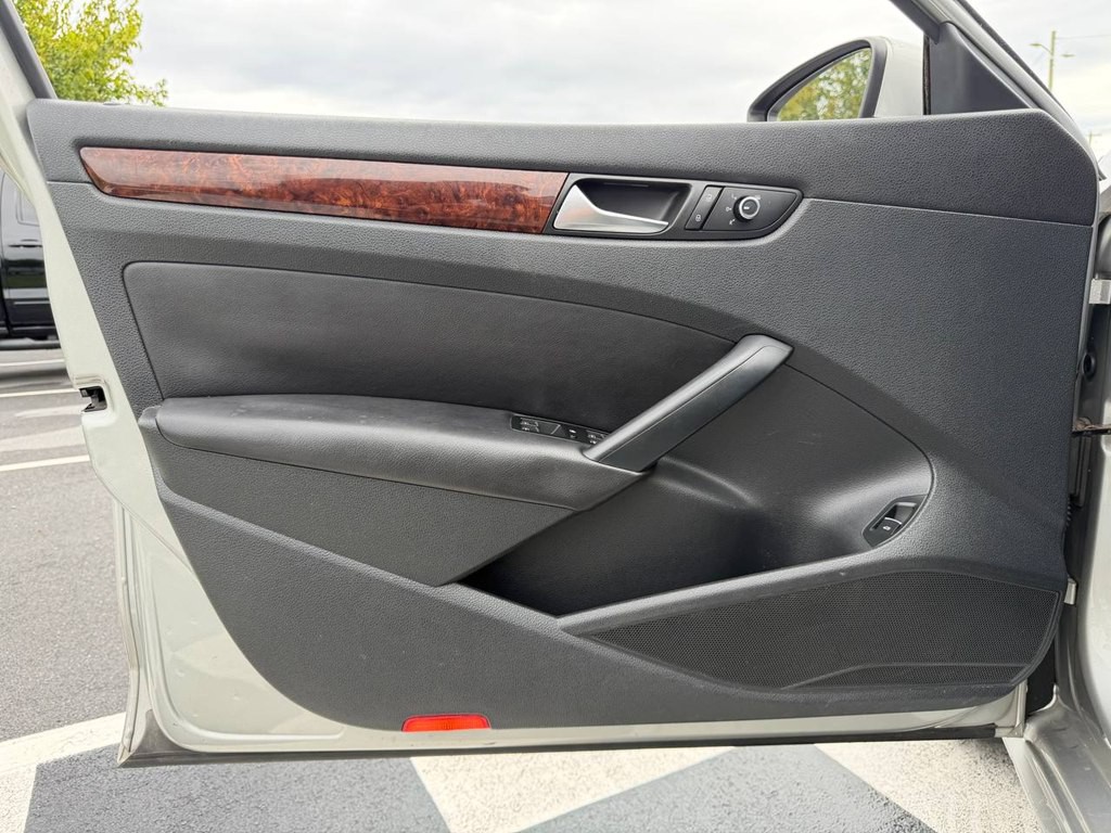 2012 Volkswagen Passat Image 12