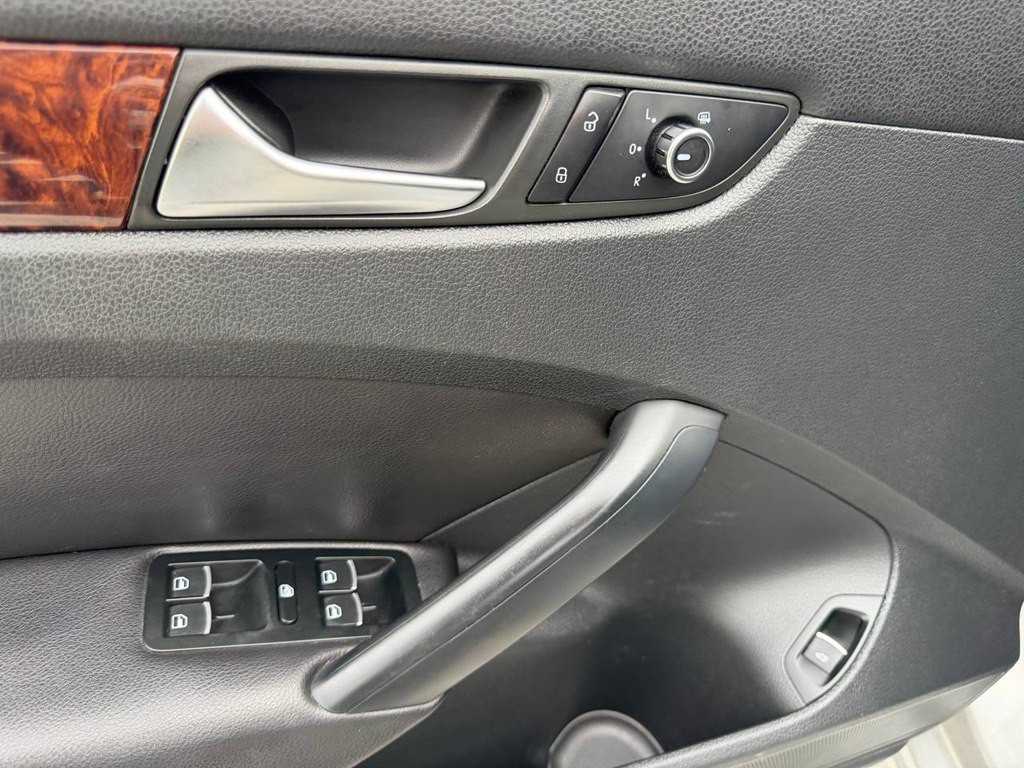 2012 Volkswagen Passat Image 13