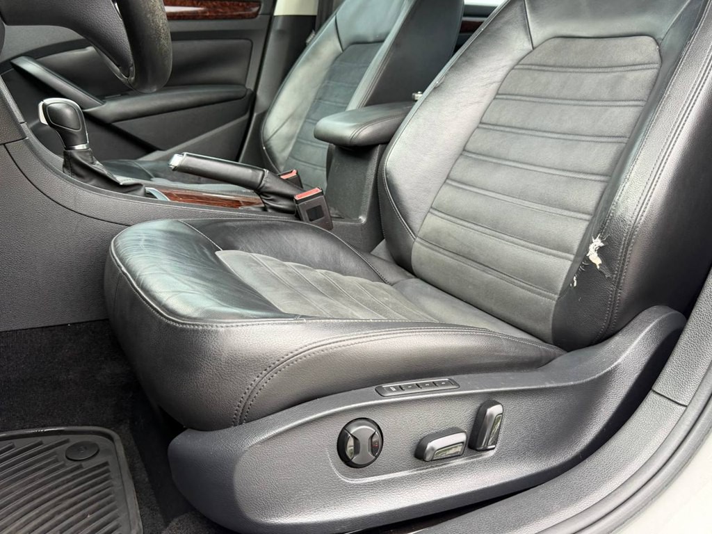 2012 Volkswagen Passat Image 15