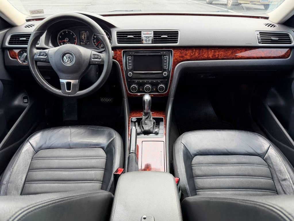2012 Volkswagen Passat Image 16