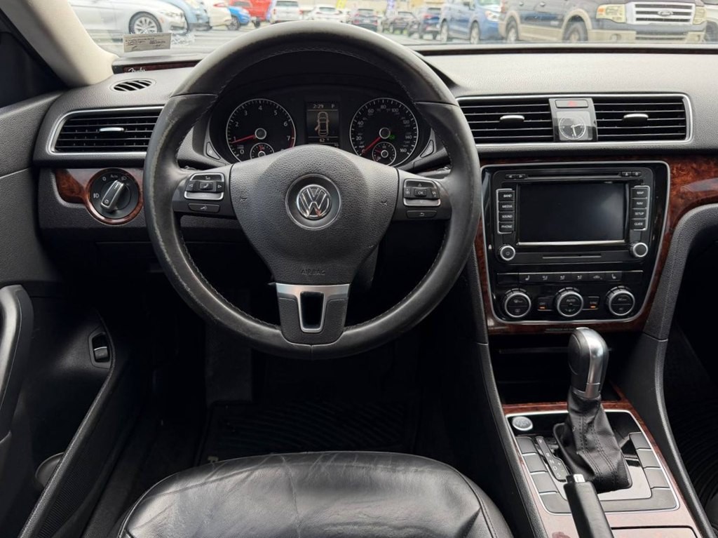 2012 Volkswagen Passat Image 17