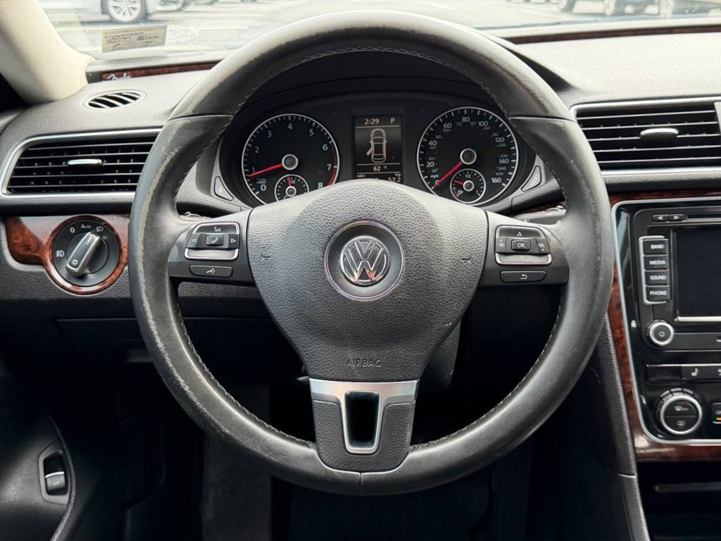 2012 Volkswagen Passat Image 18