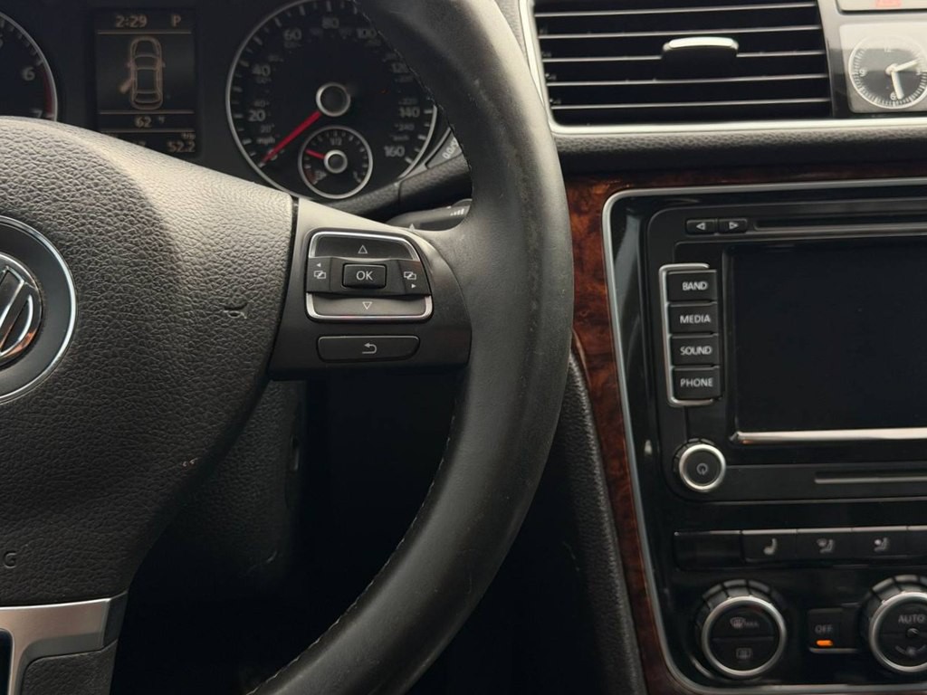 2012 Volkswagen Passat Image 20