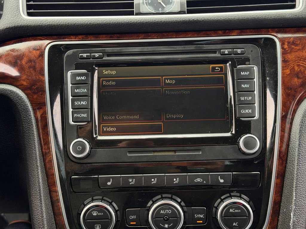 2012 Volkswagen Passat Image 23