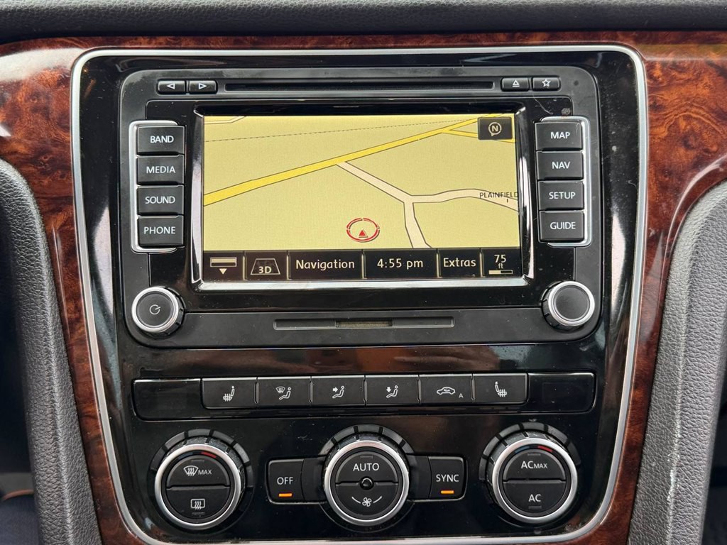 2012 Volkswagen Passat Image 24