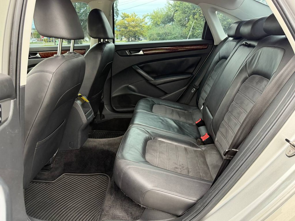 2012 Volkswagen Passat Image 31