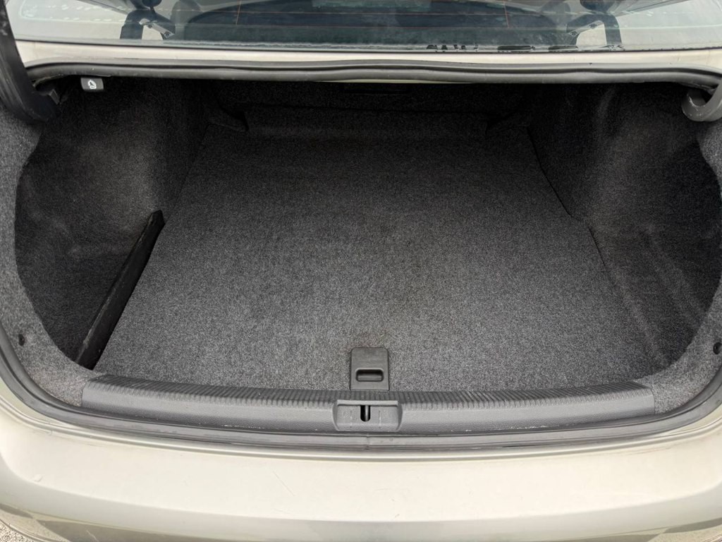 2012 Volkswagen Passat Image 34