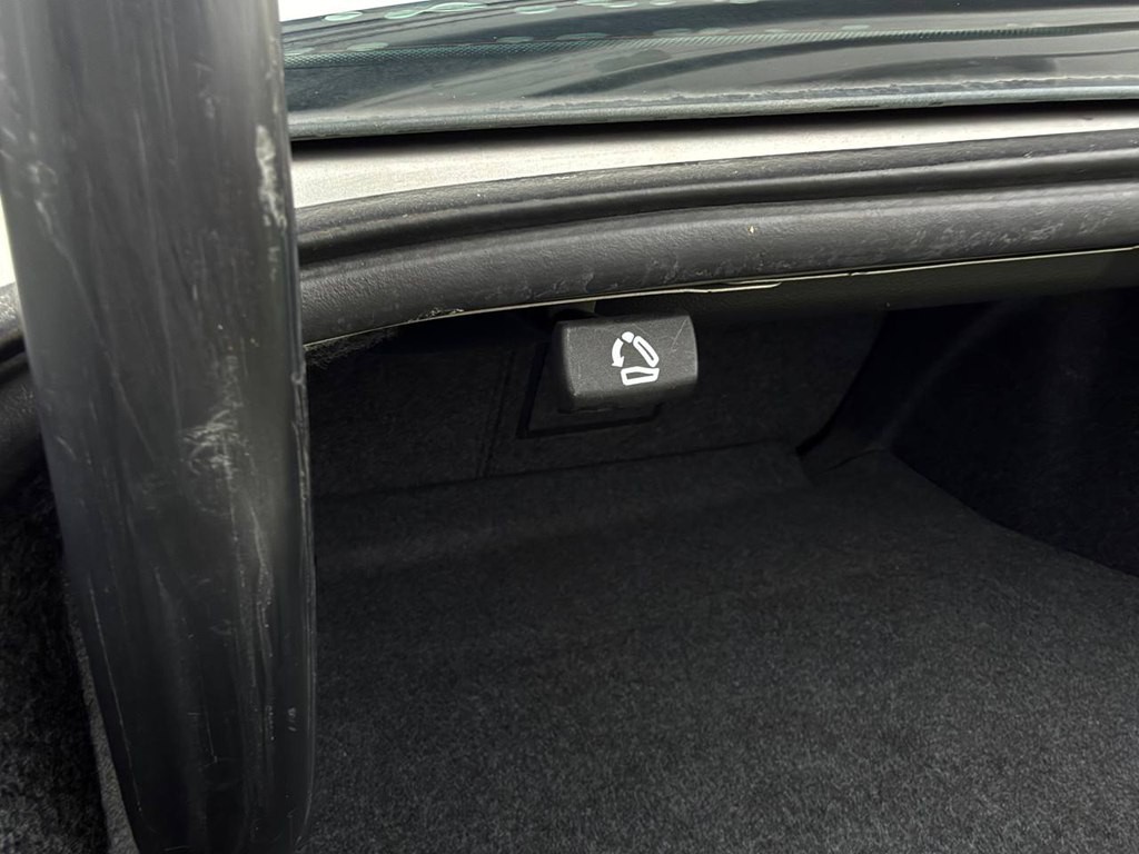2012 Volkswagen Passat Image 36