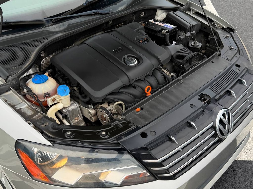 2012 Volkswagen Passat Image 37