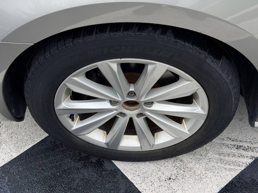 2012 Volkswagen Passat Image 39