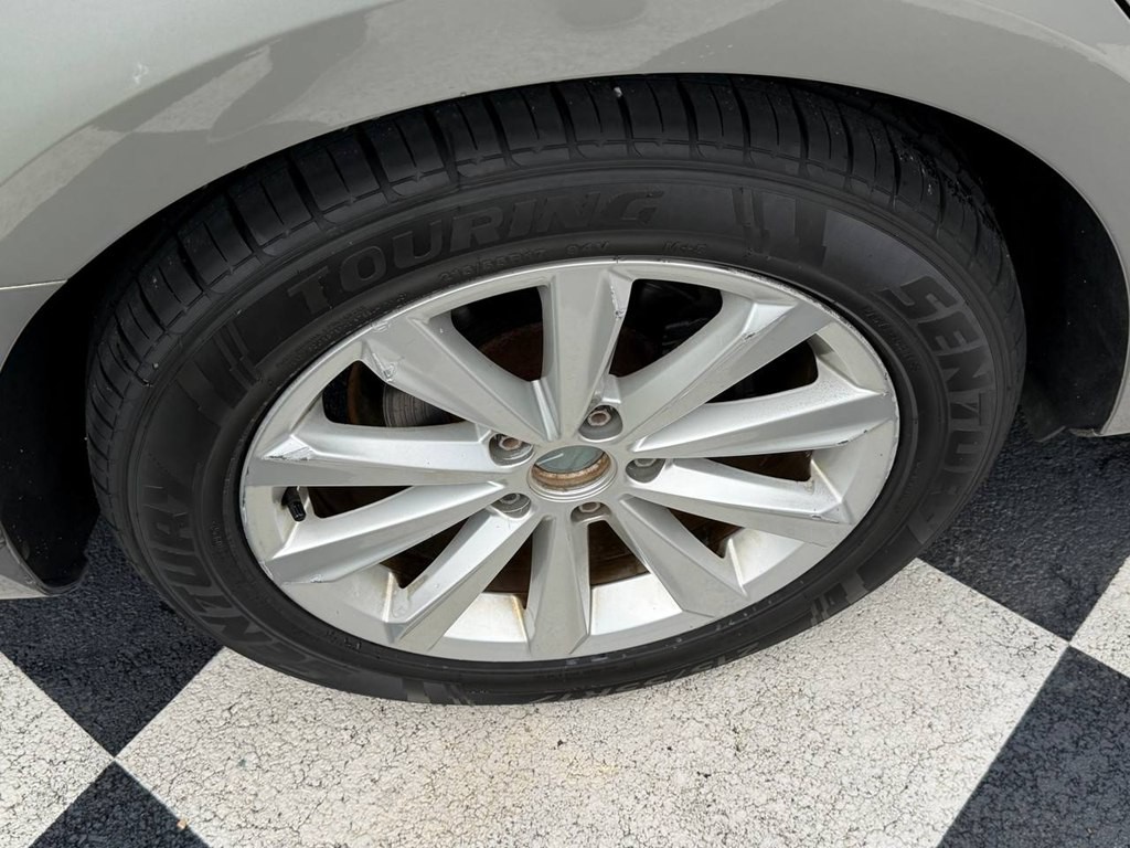 2012 Volkswagen Passat Image 40