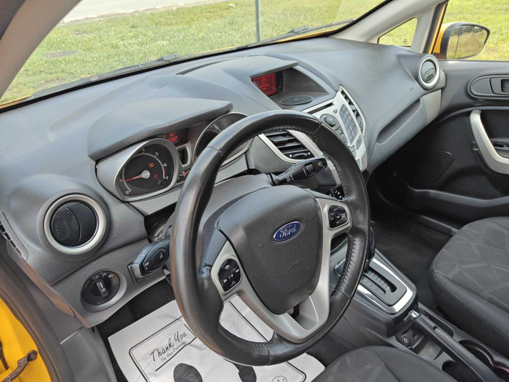2011 Ford Fiesta Image 6