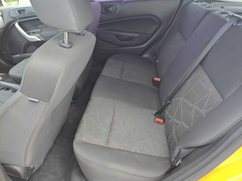 2011 Ford Fiesta Image 7