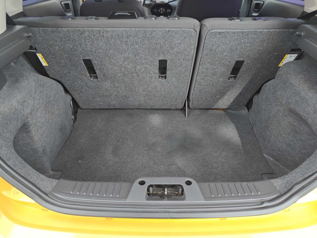 2011 Ford Fiesta Image 8