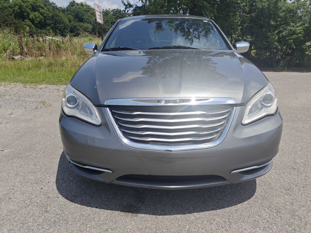 2013 Chrysler 200 Image 5