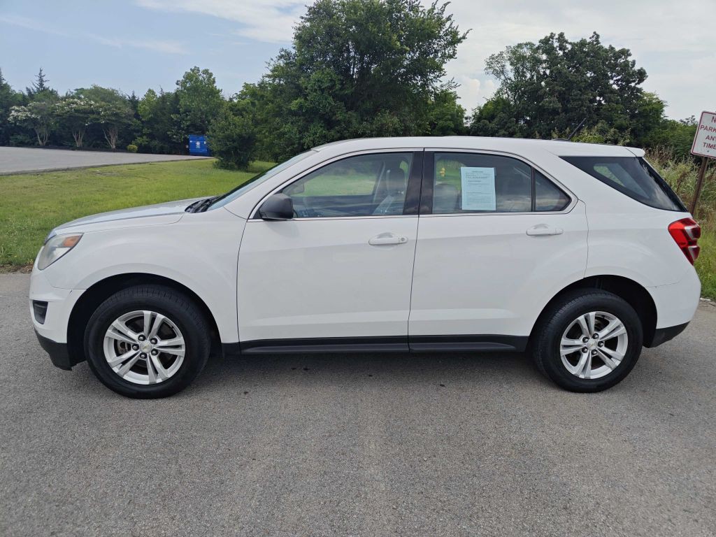 2017 Chevrolet Equinox Image 2