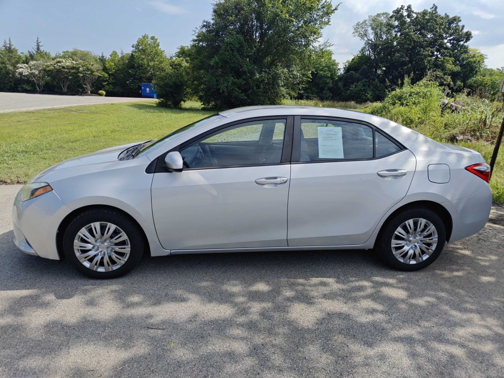2015 Toyota Corolla Image 2