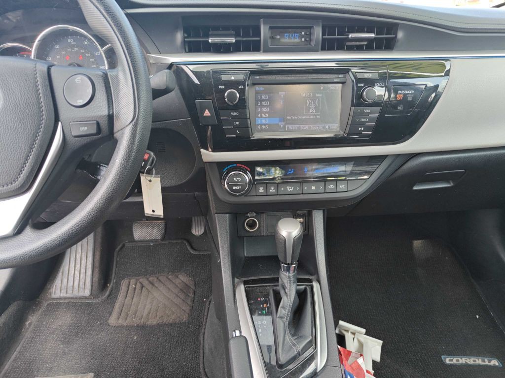 2015 Toyota Corolla Image 9