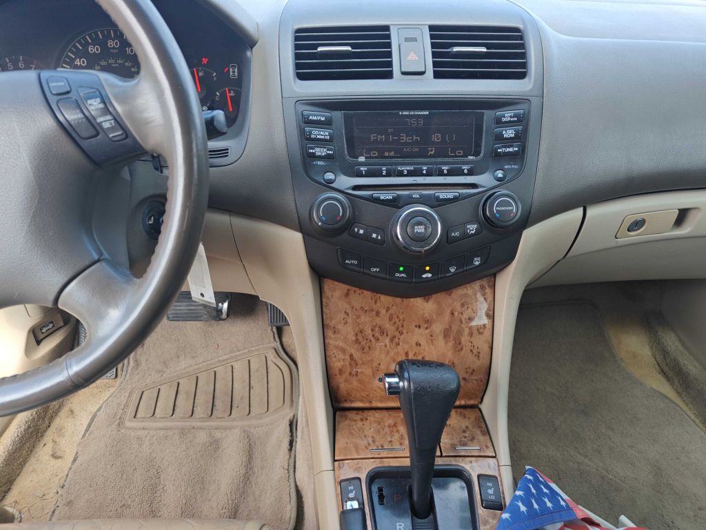 2005 Honda Accord Image 8