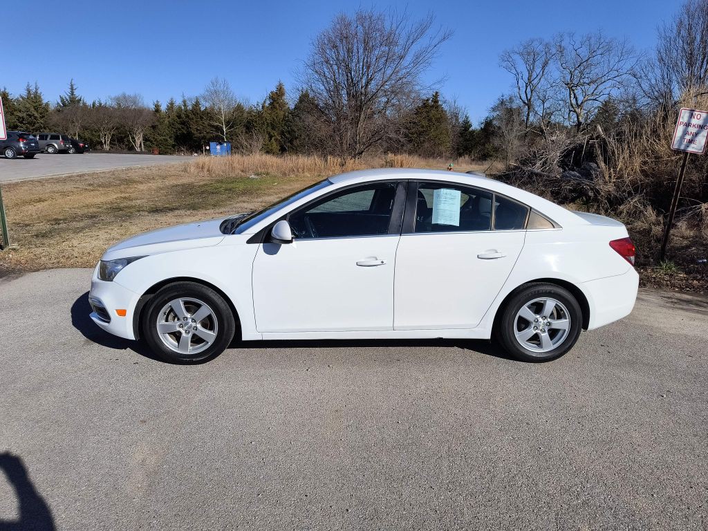 2016 Chevrolet Cruze Image 2