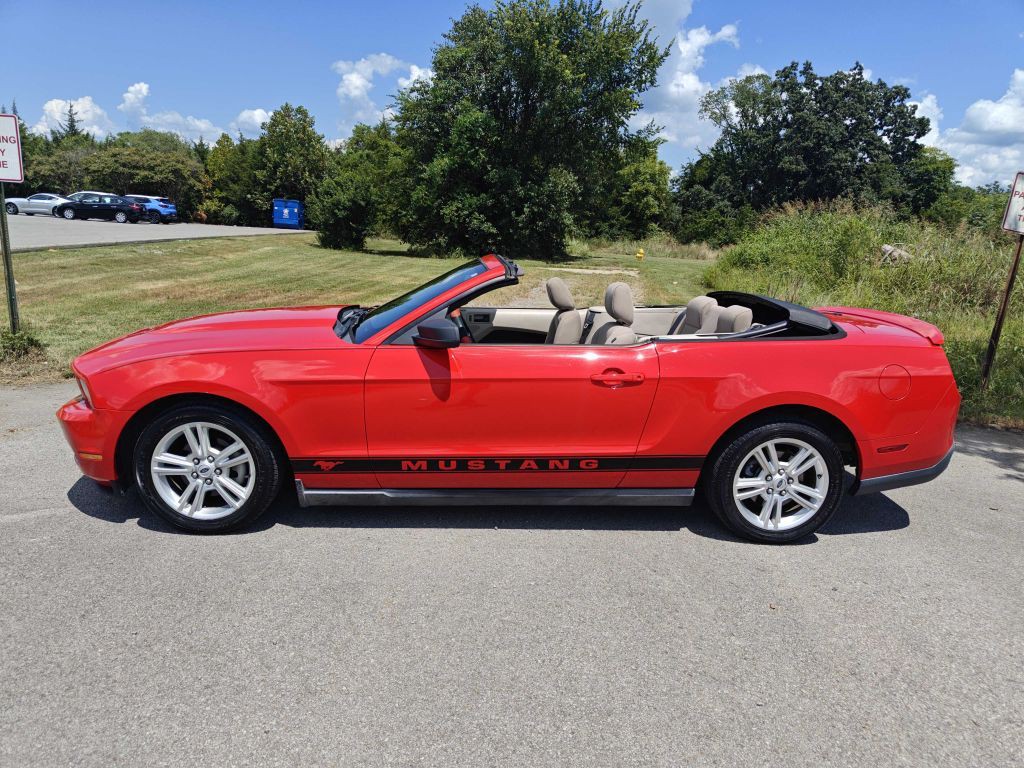 2010 Ford Mustang Image 2
