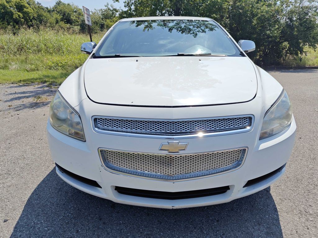 2010 Chevrolet Malibu Image 2