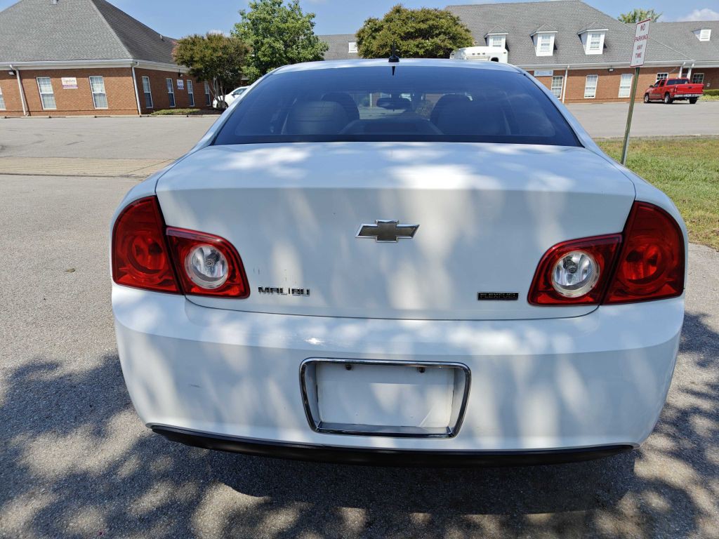 2010 Chevrolet Malibu Image 3
